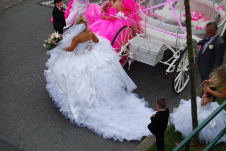 Hot Mess Irish Wedding with neon pink Chanel bridesmaids